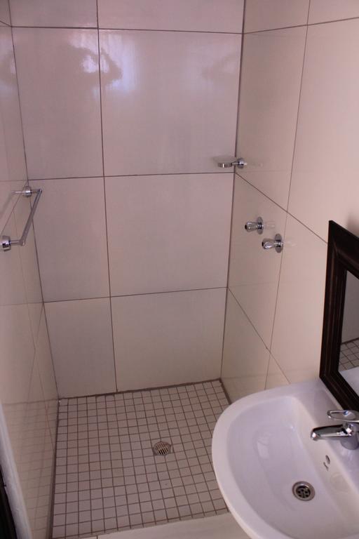 Niilo'S Guesthouse Rundu Eksteriør bilde