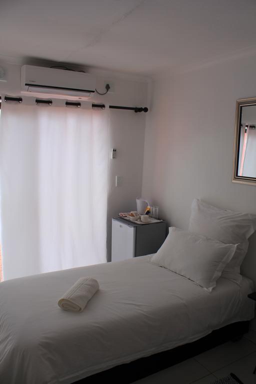 Niilo'S Guesthouse Rundu Eksteriør bilde