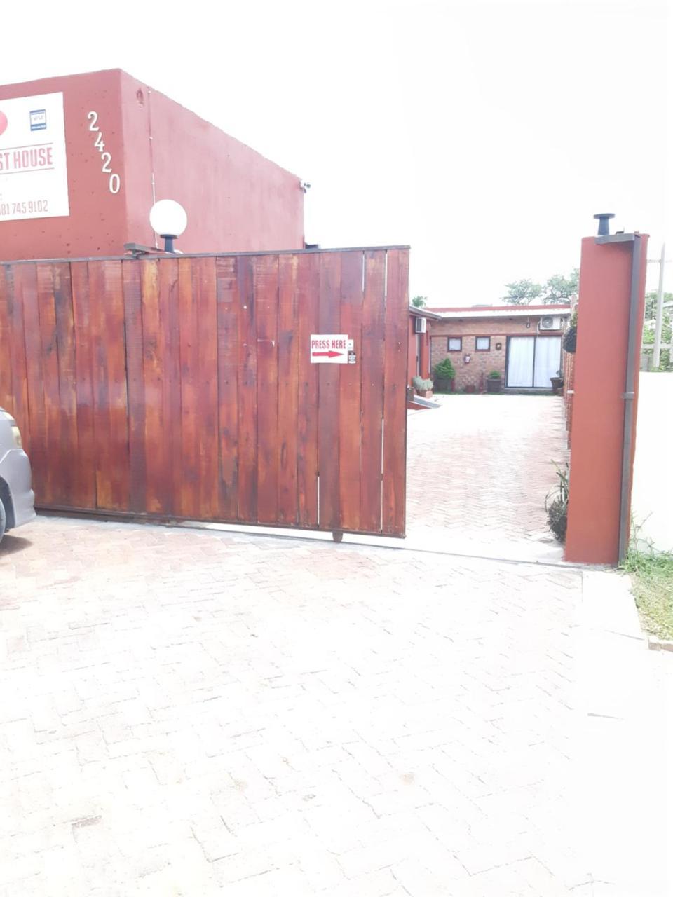 Niilo'S Guesthouse Rundu Eksteriør bilde