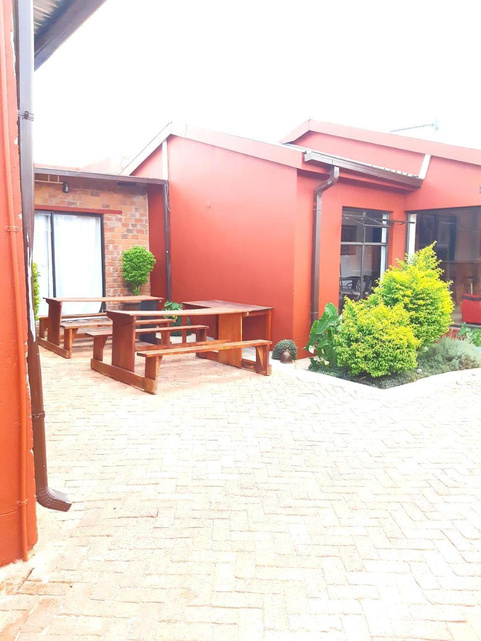 Niilo'S Guesthouse Rundu Eksteriør bilde