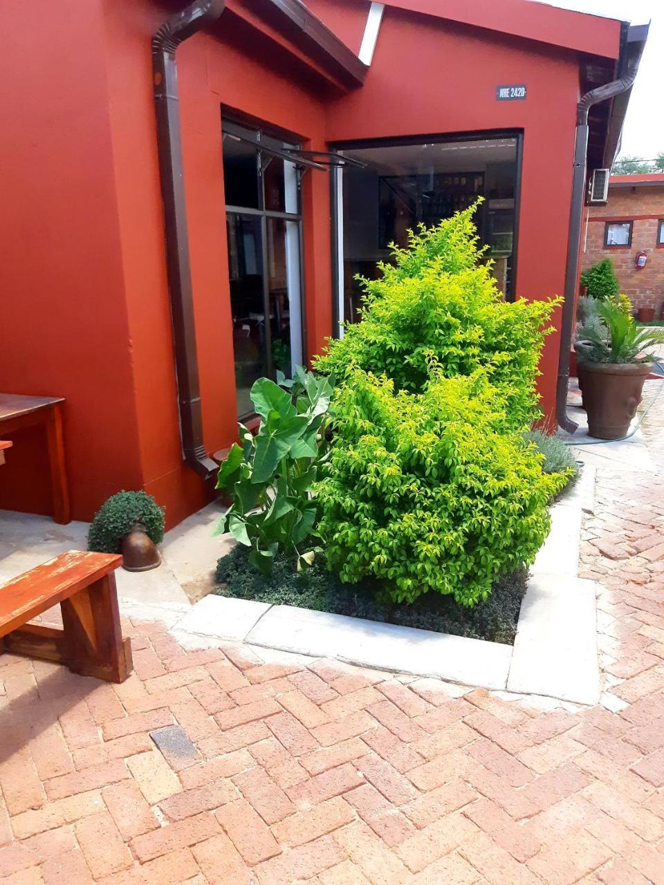 Niilo'S Guesthouse Rundu Eksteriør bilde
