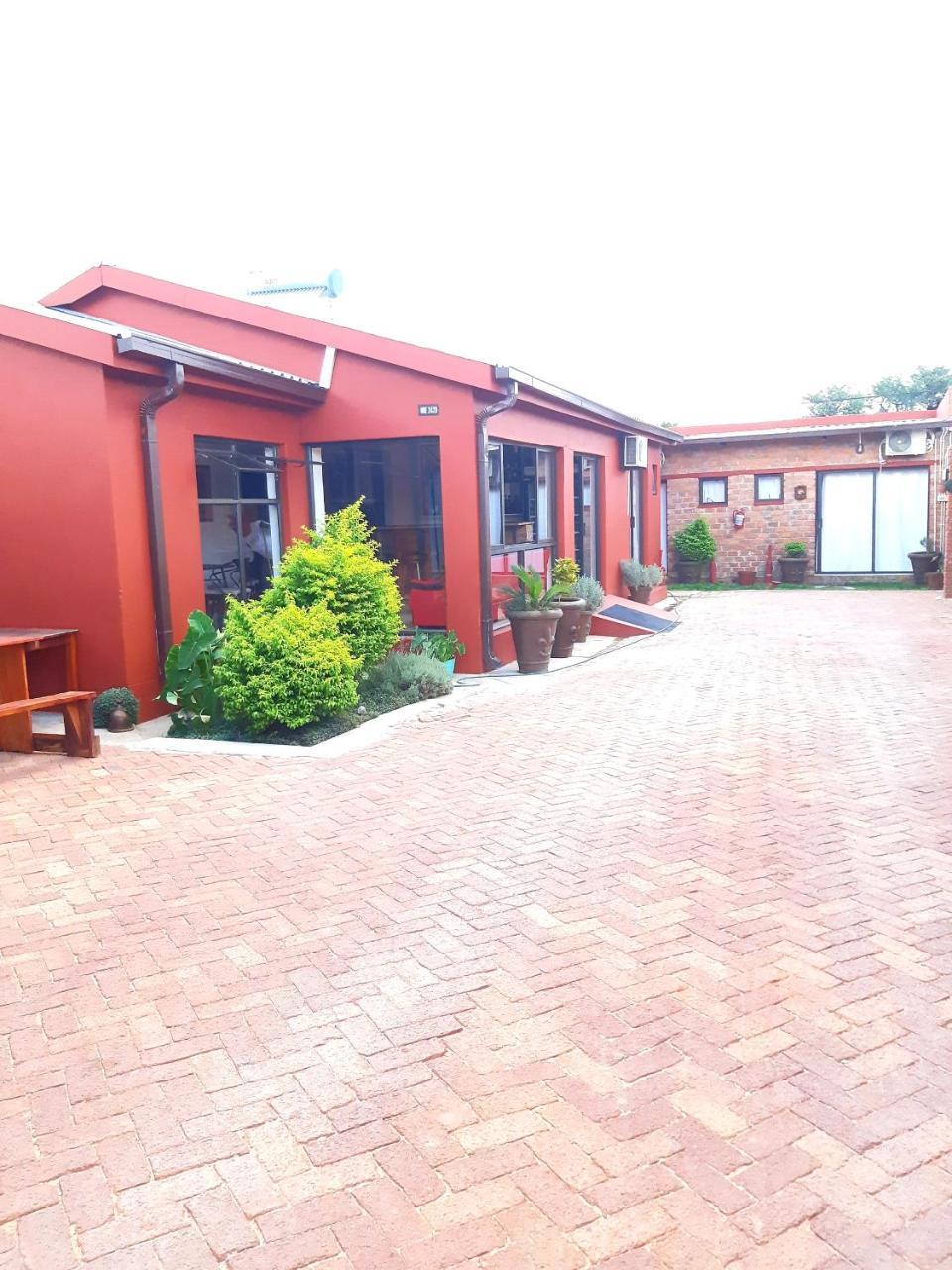 Niilo'S Guesthouse Rundu Eksteriør bilde