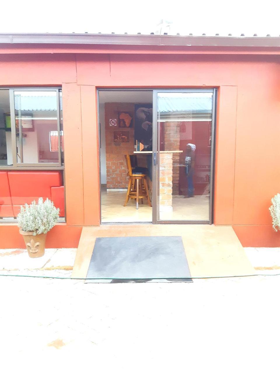 Niilo'S Guesthouse Rundu Eksteriør bilde