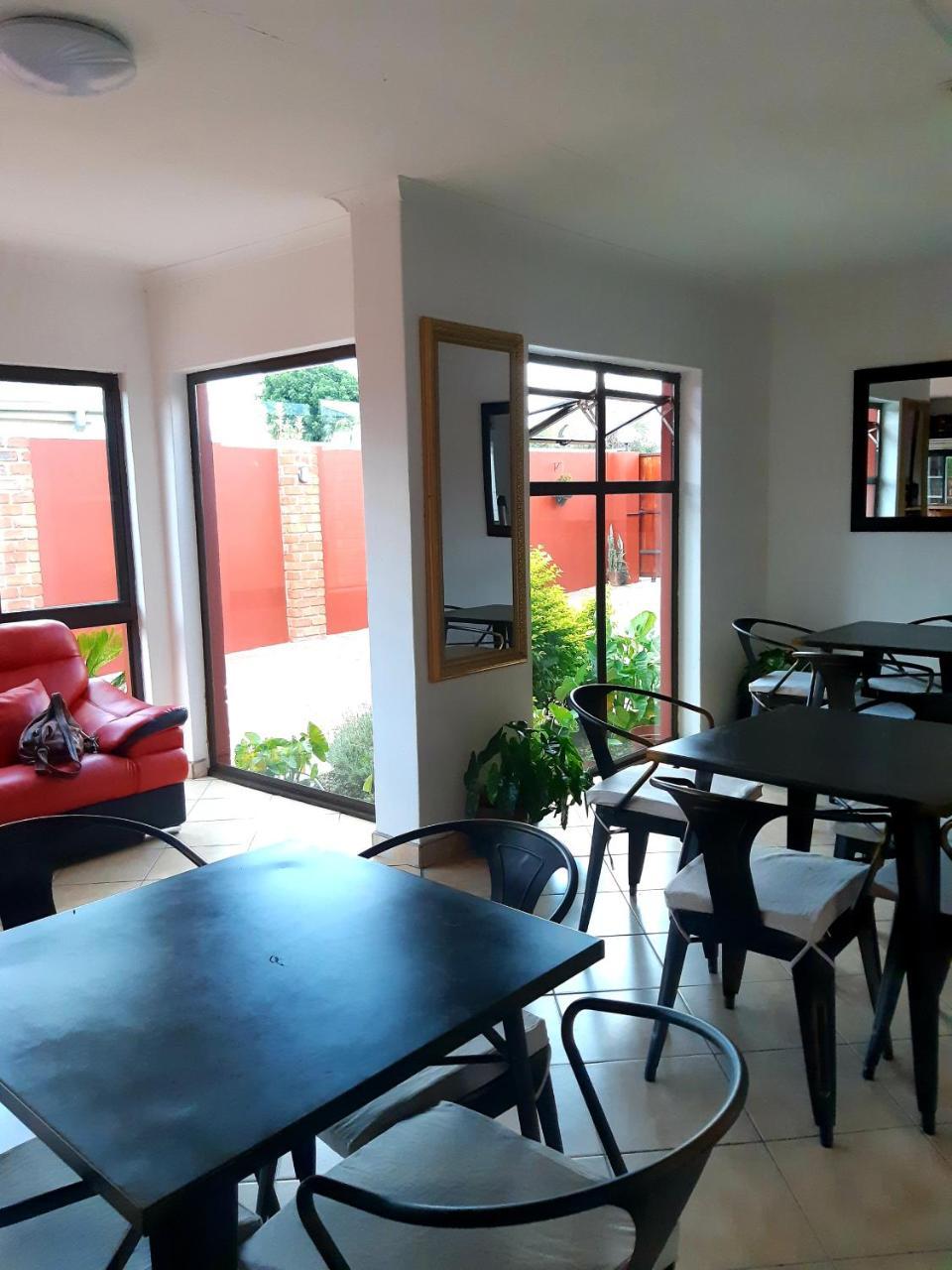 Niilo'S Guesthouse Rundu Eksteriør bilde