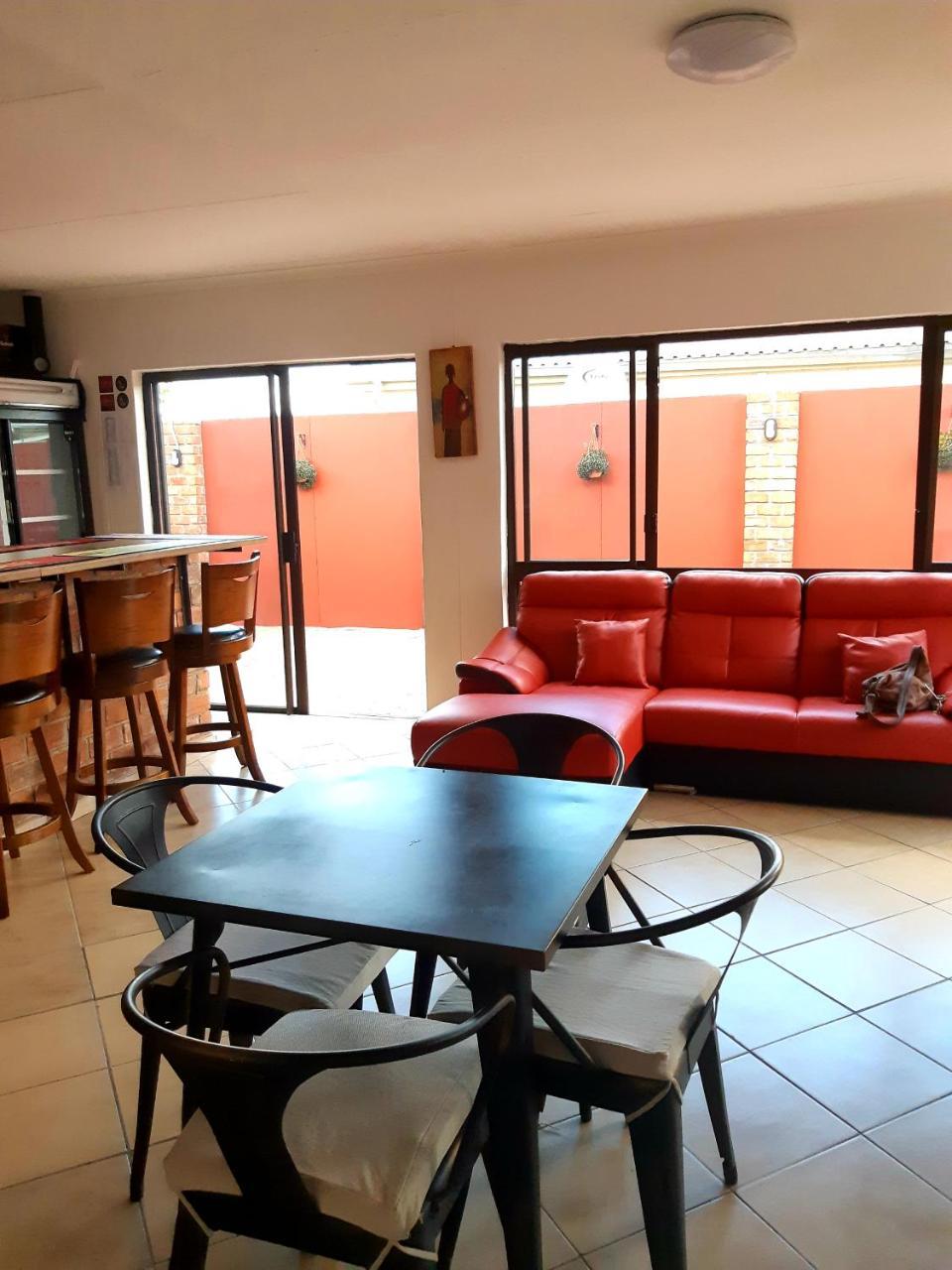 Niilo'S Guesthouse Rundu Eksteriør bilde