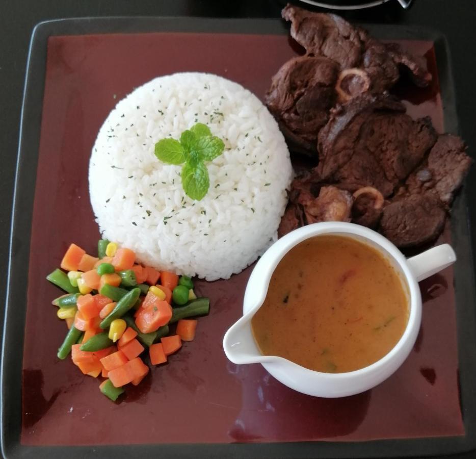 Niilo'S Guesthouse Rundu Eksteriør bilde